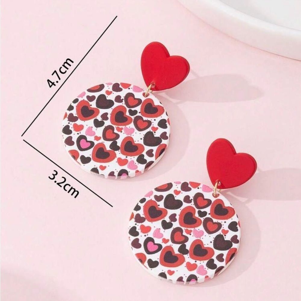 Heart Pattern Earrings - Picture 2 of 3